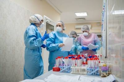Иммунолог: из-за открытия границ в РФ могут завезти новые штаммы коронавируса