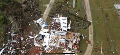 В США торнадо забрали жизнь пяти человек, десятки получили травмы