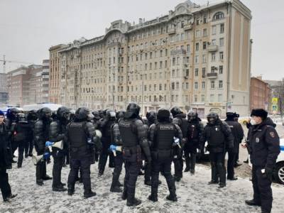 От СК требуют возбудить уголовное дело против силовиков, задержавших ветерана на митинге в Петербурге