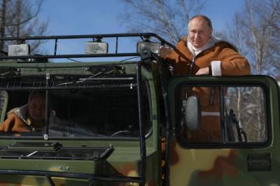 Песков рассказал, почему охотничий костюм Путина стал популярным