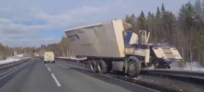 Регистратор автомобилиста запечатлел место лобового столкновения грузовиков в Карелии (ВИДЕО)