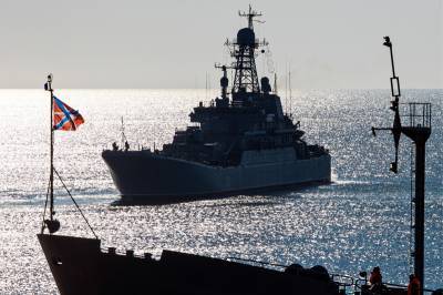 Пятнадцать российских боевых кораблей провели стрельбы в Балтийском море