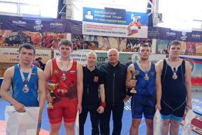 Томичи привезли четыре медали с всероссийского турнира по греко-римской борьбе