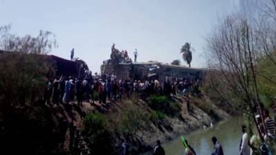 Видео из Сети. Три вагона сошли с рельсов: в Египте столкнулись два пассажирских поезда