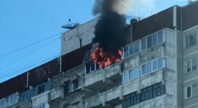 На юго-западе Екатеринбурга загорелась квартира