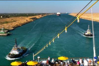 Стали известны вероятные причины блокировки Суэцкого канала контейнеровозом