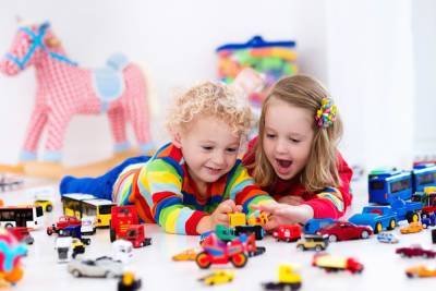 Гендерно нейтральные игрушки: вредно или полезно влияют на ребенка