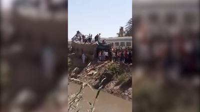 Видео с места столкновения двух поездов в Египте, где погибли более 30 человек
