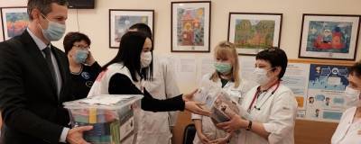 В Пущино вручили подарки пациентам детского отделения Больницы ПНЦ РАН