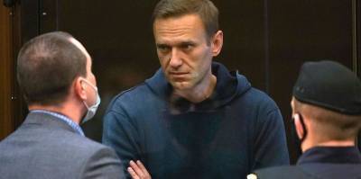 Навальный пожаловался на сильную боль в спине и отсутствие лечения - ТЕЛЕГРАФ