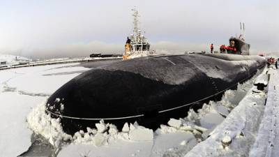 Три российские атомные подлодки совершили уникальный маневр в Арктике