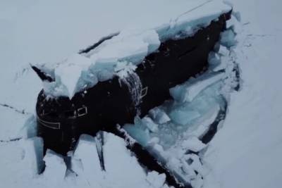 Впервые в истории три российские атомные подлодки всплыли из-подо льда