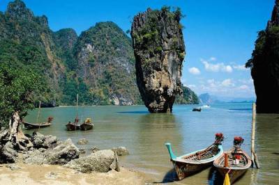 Таиланд откроет Пхукет для туристов, привитых против COVID-19