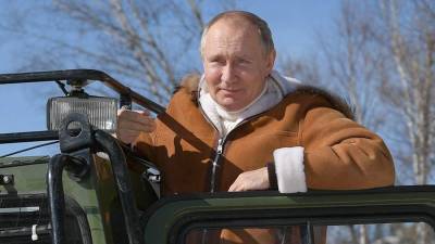 Дубленка Путина вызвала ажиотаж в Сети