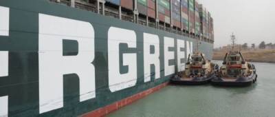 Мировая торговля теряет $400 млн в час из-за заблокировавшего Суэцкий канал судна — Lloyd’s List