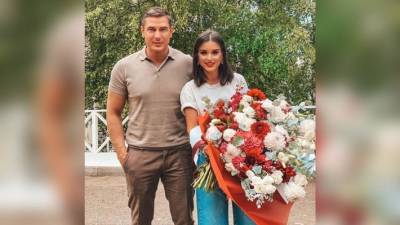 Муж 38-летней Ксении Бородиной бизнесмен Курбан Омаров подтвердил беременность телеведущей