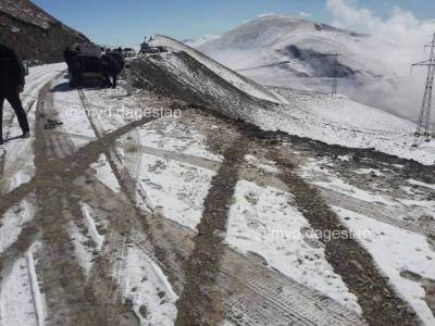 Четыре жителя Дагестана погибли после падения машины с обрыва