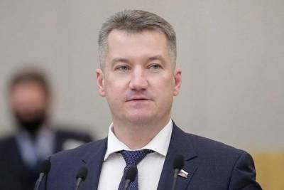 Депутат Госдумы устроил дебош в самолете и требовал больше алкоголя