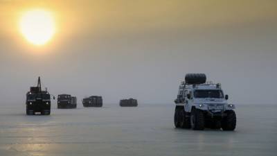 Первое в истории ВМФ РФ одновременное всплытие подлодок в Арктике сняли на видео