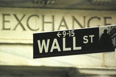 Рост акций банков поддержал Уолл-стрит
