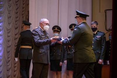 Президент присвоил почетные наименования полкам и Учебному центру Национальной гвардии