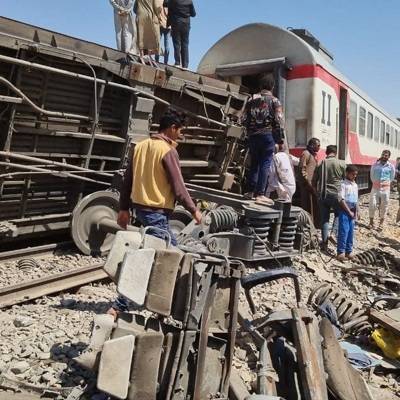 Число пострадавших при столкновении поездов на юге Египта превысило 100 человек