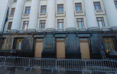 В Киеве полностью отмыли здание Офиса президента