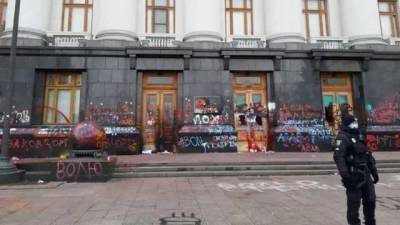 Большинство украинцев считают, что сторонники Стерненко должны сами отмывать Офис президента