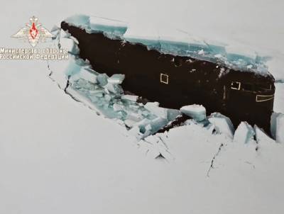 Российские АПЛ при всплытии пробили полутораметровый лед