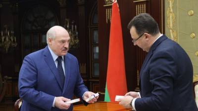 Лукашенко поручил создать в Беларуси "самую лучшую" COVID-вакцину