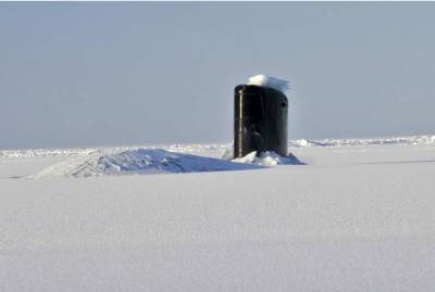 В Арктике три подводные лодки РФ провели одновременное всплытие из-подо льда