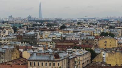 На Думской башне в центре Санкт-Петербурга остановились часы