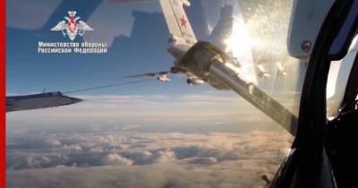 Два МиГ-31 авиации ВМФ России впервые дозаправились над полюсом