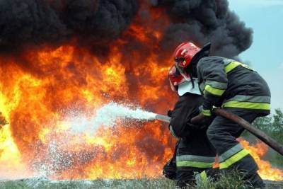 Сегодня вечером ивановские пожарные боролись с огнем