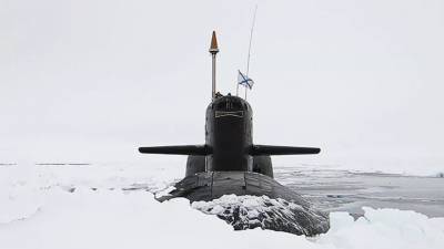 Впервые в истории ВМФ РФ три атомных ракетоносца одновременно всплыли, проломив лед в Арктике