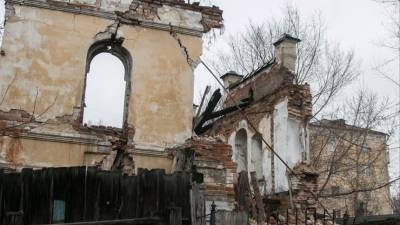Трехэтажный дом обрушился в Новой Москве, под завалами ищут людей