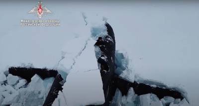Первое в истории синхронное всплытие во льдах трех атомных подлодок ВМФ России