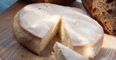 Монахи во Франции экстренно продают более 2,5 тонн накопившегося из-за пандемии сыра