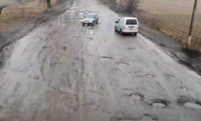 Водіям показали, як виглядає одна з найгірших доріг України
