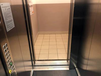 В подмосковной Балашихе ребенок около 10 часов не мог выбраться из лифта