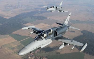 Самолет ВВС Чехии "потерял" крышку кабины во время учений