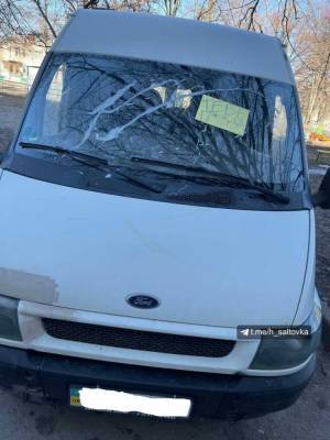 В Харькове на Салтовке водитель отомстил даме за неправильную парковку, а та в долгу не осталась, фото, видео - ТЕЛЕГРАФ