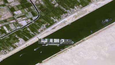 США предложили помощь в возобновлении судоходства по Суэцкому каналу