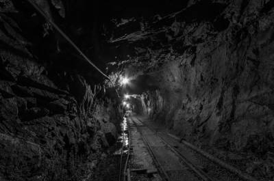 Около 15 горняков заблокированы под землёй из-за обвала на шахте в Колумбии