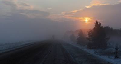 Утром 27 марта на Петербург опустился густой туман