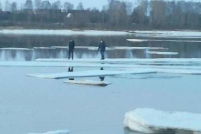 В Рыбинске со льдины сняли двух малолетних подростков