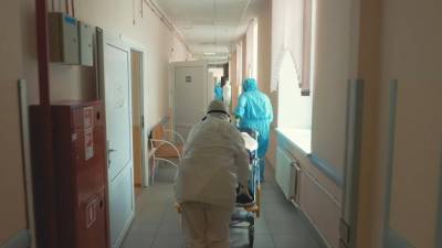 Количество заболевших ковидом в Петербурге упало на 14%