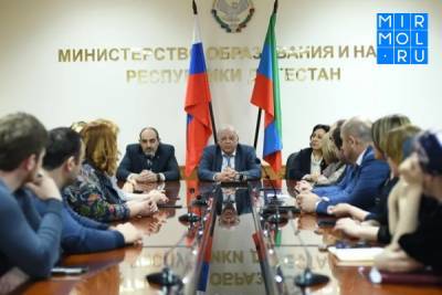 Коллективу Минобрнауки Дагестана представили нового министра