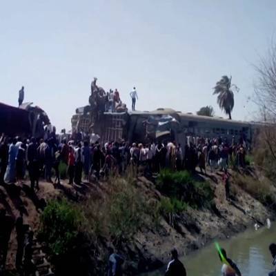 Число пострадавших при столкновении поездов в Египте выросло до 165-ти, 32 человека погибли