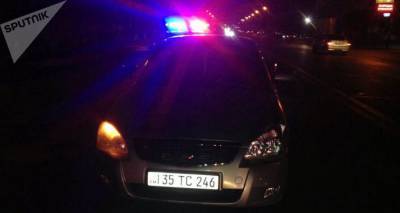 В Ереване водитель BMW въехал в "Жигули" на бензоколонке и скрылся с места происшествия